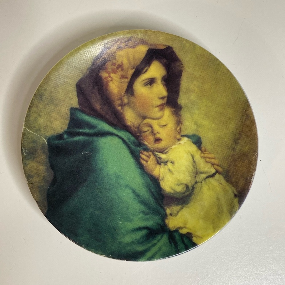 Mini Porcelain Plate depicting Madonnina by Roberto Ferruzzi decorative art